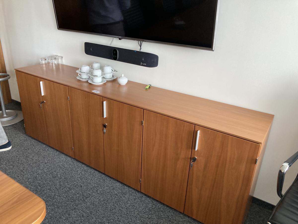 3teiliges Sideboard, Platte durchgehend, Maße: ca. 240 x 45 x 80 cm, 2 Ordnerhöhen